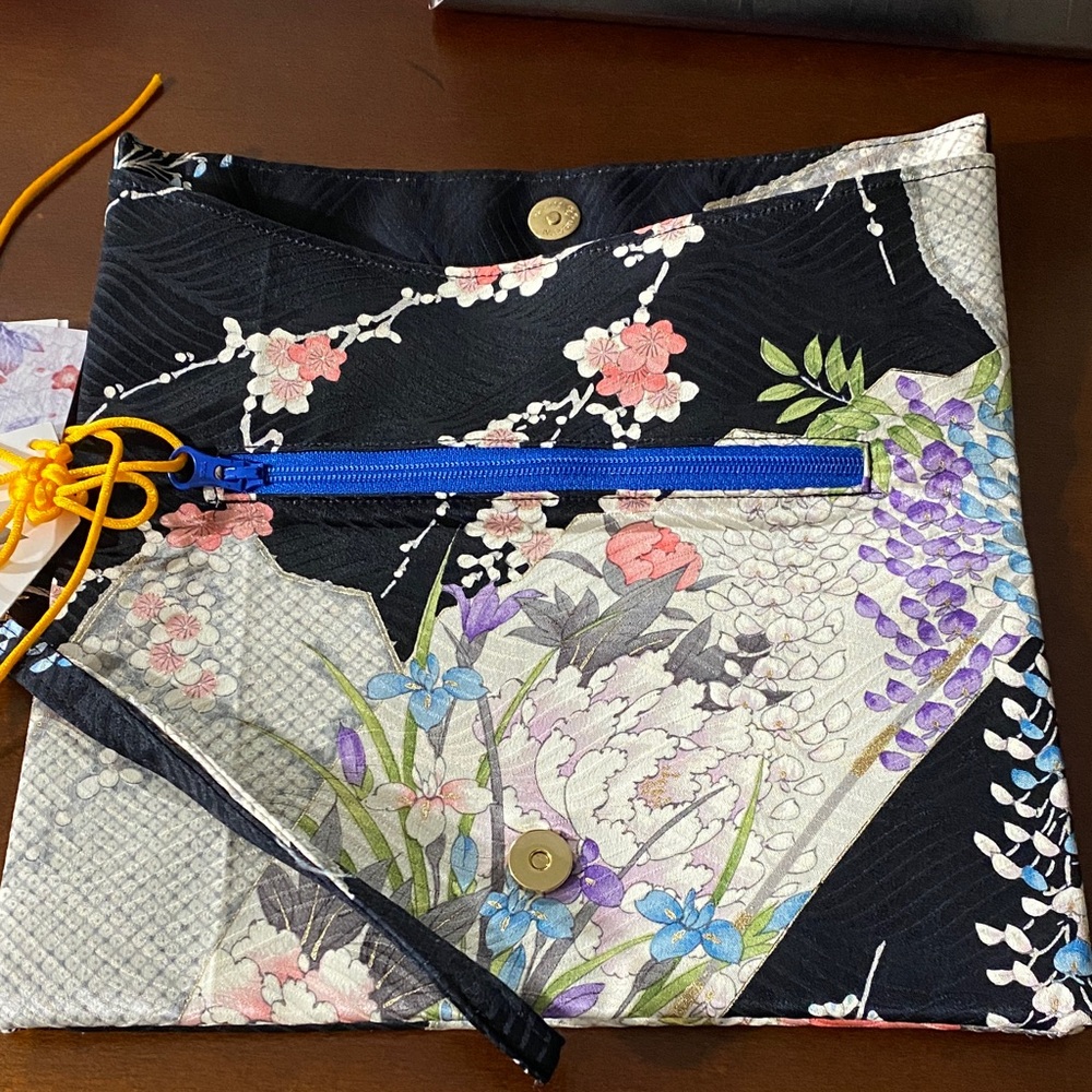 FOLDING WRISTLET CLUTCH MONIKO - Picture 4 of 7